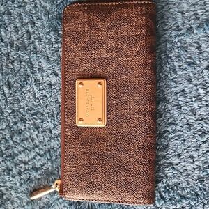 MICHAEL KORS CLASSIC LONG WALLET 8"x4"